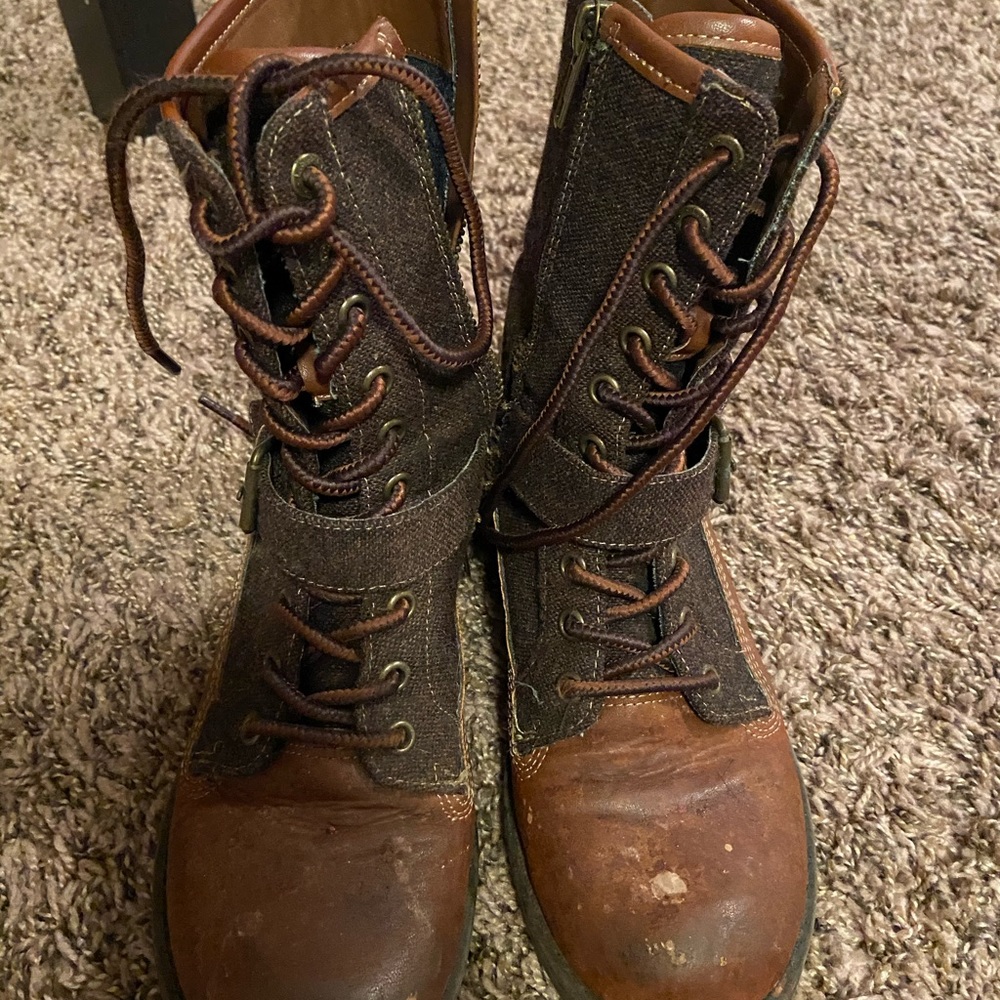 Levi’s zip closure AND lace up boot